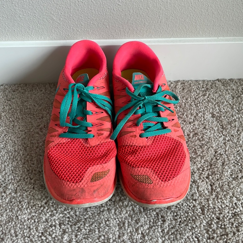 Nike neon pink tennis shoes